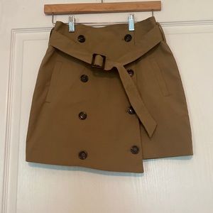 Button detail skirt